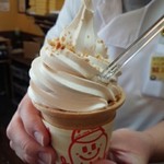 アイヅピーナツマート - ピーナッツソフトクリーム・レギュラー380円／平成28年6月