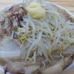 自家製太麺 ドカ盛 マッチョ - らーめん中盛（７００円）肉増（２００円）全増し（無料）