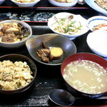 ティコ - 石焼ビビンバランチ(取り皿に入れた図)