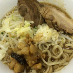 ラーメン二郎 - ラーメン 700円　麺半分・ヤサイもニンニク少なめでアブラちょっと