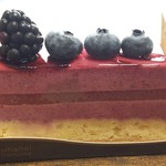 アテスウェイ - ベリーが丁寧に並べられています。