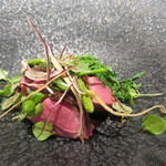 エクアトゥール - 肉料理：ビュルゴー純血100％ルーアン鴨のロースト、スモーク・エシャロットと2