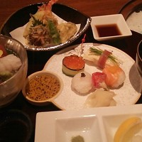 日本料理 「源氏」 ヒルトン名古屋 - 伏見御膳。手まり寿司は、白醤油にオリーブでいただきます。