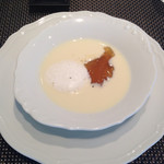 ル・シャモイーヴル - キタアカリのビシソワーズ、コンソメのジュレ・エスプーマ添え