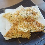 や台ずし - チーズのせんべいです