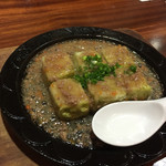 むらか美 - 名物：肉ダレ豆腐ステーキ
