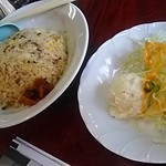 ふぁみりぃ中華 大王 - サラダと半チャーハン