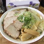 ラーメン専門店 天心 - 特製ラーメン＋野菜￥950