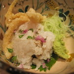 くろぎ - ９月メニュー　先付の秋鱧の叩き　骨煎餅がついてます。