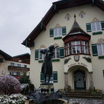 Dallmann - 店の前の広場のモーツアルト像