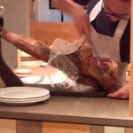 武蔵野カンプス - イベリコ豚のカッティング風景です。