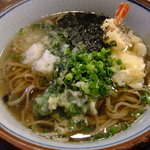 上田そば店 - 天ぷらそば（えび，水菜）：780円