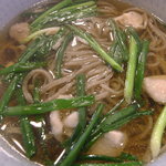 上田そば店 - 肉そば：６８０円