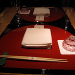 くろぎ - テーブル席のしつらえ