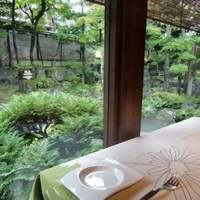 雀の庵 郡上 - 庭園側の席