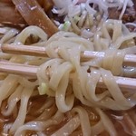 肉蔵でーぶ - 桜台丸長ラーメン1058円　麺アップ