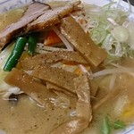 中華そば 七面 - 味噌ラーメン900円　胡椒が初めからかかって提供されました