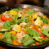 世界のワイン博物館 グランフロント大阪店  - 鶏肉と夏野菜のパエリア