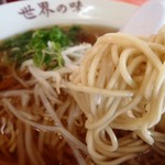 さつまラーメン - 麺はこんな感じ　お値段高めな感じ
