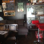 Spice&Dining KALA - 壁の向こうが厨房