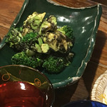 居酒屋　ちょーちょ - アボガドとブロッコリーの黒胡麻和え。旨し！