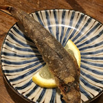 お通しのメヒカリの唐揚げが絶品！