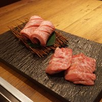 焼肉うしごろ 西麻布本店 - 究極の黒タン、厚切りハラミ