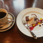 Bistro Roven - 【ランチ】ショコラテリーヌ（税込300円）、ホットコーヒー（税込200円）