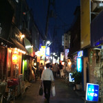 Sasaya - こんな路地を歩いた先に店があります