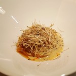 オマール海老のポワレとフカヒレを柔らかく煮込んだもの　白ワインベースのソース サマートリュフ