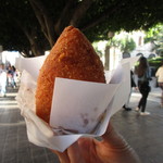 Pasticceria Savia - アランチーノ（ミ－トソース）