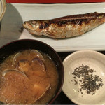 めしの助 - 卵かけごはんと鰯の丸干し定食