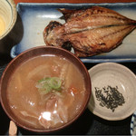 めしの助 - 豚汁定食(鯵の干物)