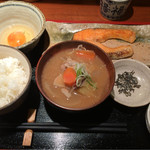 めしの助 - 豚汁定食(焼鮭)