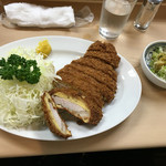 丸八とんかつ店 本店 - 上ロース定食1650円。衣は卵多めで厚い。