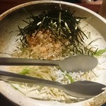 おいしい寿司と活魚料理 魚の飯 - 釜揚げしらすと水菜のサラダ