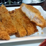 居酒屋 千 - ランチの豚ロースカツの断面・・結構分厚いです