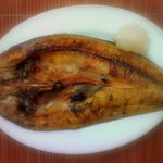 鶏料理 満腹鳥夫 - ホッケの開き塩焼き
