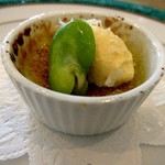 ル・シャモイーヴル - 空豆のクレームプリュレ・パルミジャーノチーズのジェラード