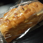 ベーカリークール - レーズン食パン(270円)