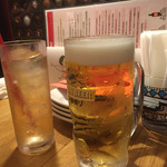 Bishokuバル マル本店 - 生ビール580円とジンジャーエール400円