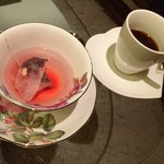 花明りの宿 月の池 - ロビーでいただいたハーブティーと珈琲