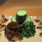 日本料理 幸庵 - 梅で炊いた昆布、のべじ蕪の葉、胡瓜の糠漬けの盛合せアップ