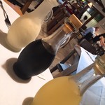 アンティキサポーリ - アマーロとリモンチェッロ、生クリームのリモンチェッロ★
      30度のショットが3種類こんなについてくるとは！！！
      