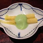 鳥匠 いし井 - 皮付きﾔﾝｸﾞｺｰﾝ 枝豆ﾋﾟｭｰﾚ掛け