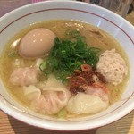 特製＋海老ワンタントッピング