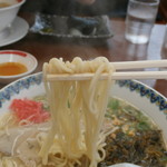 武蔵ラーメン - 麺は中細麺