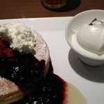 ミルク&パフェ よつ葉ホワイトコージ - 