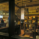 アジアンビストロDai - １F：右側に中二階があります