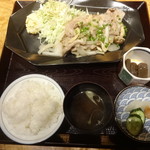 ふくいや - ランチ：週替わり定食　豚肉の柚子塩炒め(税込950円)